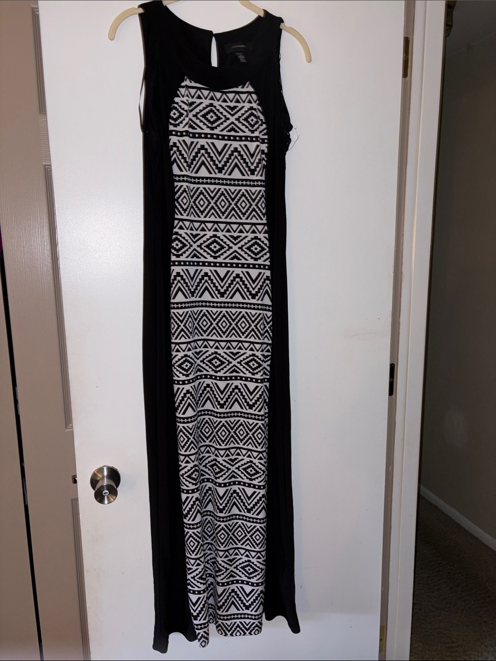 Sleeveless Black and White Geometric Maxi Dress